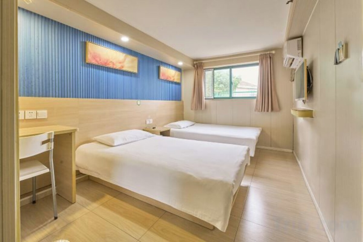 Guestroom (2 Beds)1