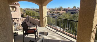 A Desert Sanctuary in Summerlin… cozy home near the best schools in Las Vegas