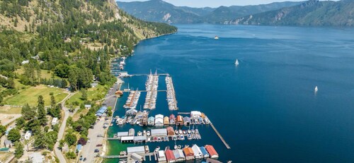 Charming waterfront retreat with boat dock