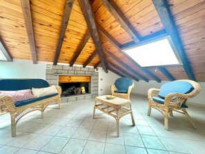 Unclassified image, 5 of 9, button