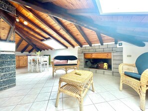 Unclassified image, 2 of 9, button