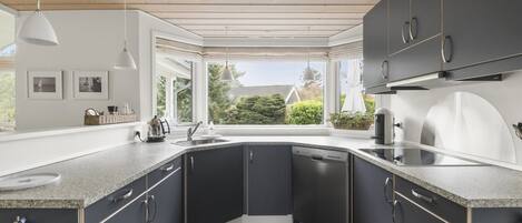 Fridge, microwave, dishwasher, cookware/dishes/utensils