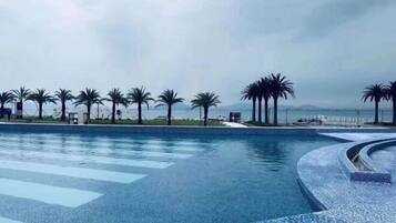 Kolam renang terbuka