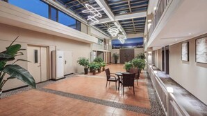 Property amenity - Homeinn · neo (Taiyuan Railway Station Shuangta East Street) (Taiyuan)