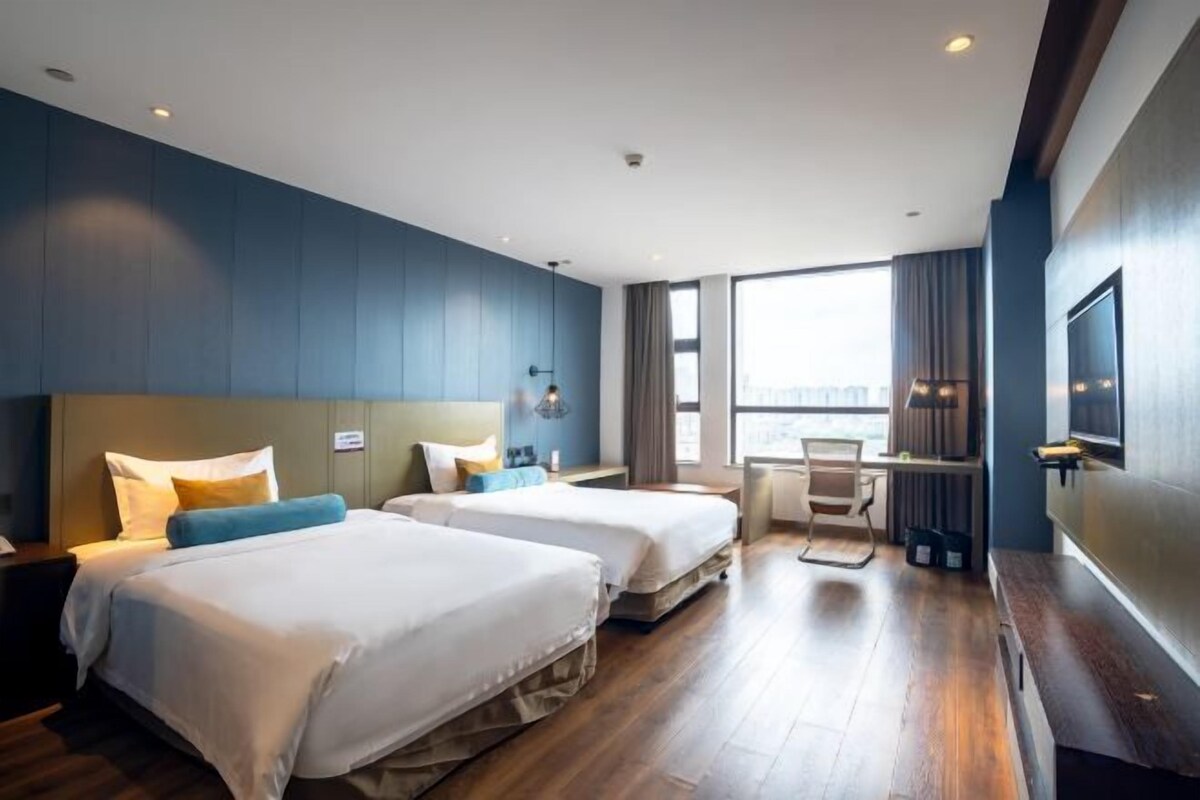 Business Standard Room