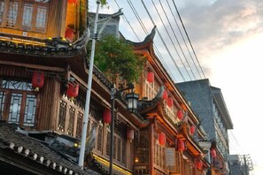 Unclassified image, 3 of 44, button - Phoenix Ancient City Lingjiang Muyue Riverside Homestay (Fenghuang County)