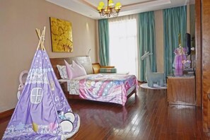 A bedroom with a bed, a tent, a dresser, and a window with curtains. - Jade Jianguo Resort Zhejiang Pan'an (Pan'an)