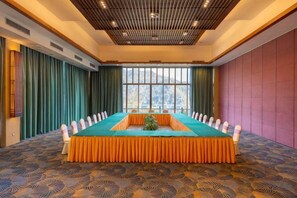 A conference room with a long table, draped curtains, and a patterned carpet. - Jade Jianguo Resort Zhejiang Pan'an (Pan'an)