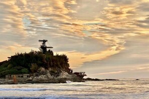 Private beach nearby - Double Moon Bay whole wave Sea View Beach Villa (Huidong)