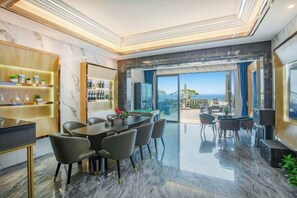 Restaurant - Double Moon Bay whole wave Sea View Beach Villa (Huidong)