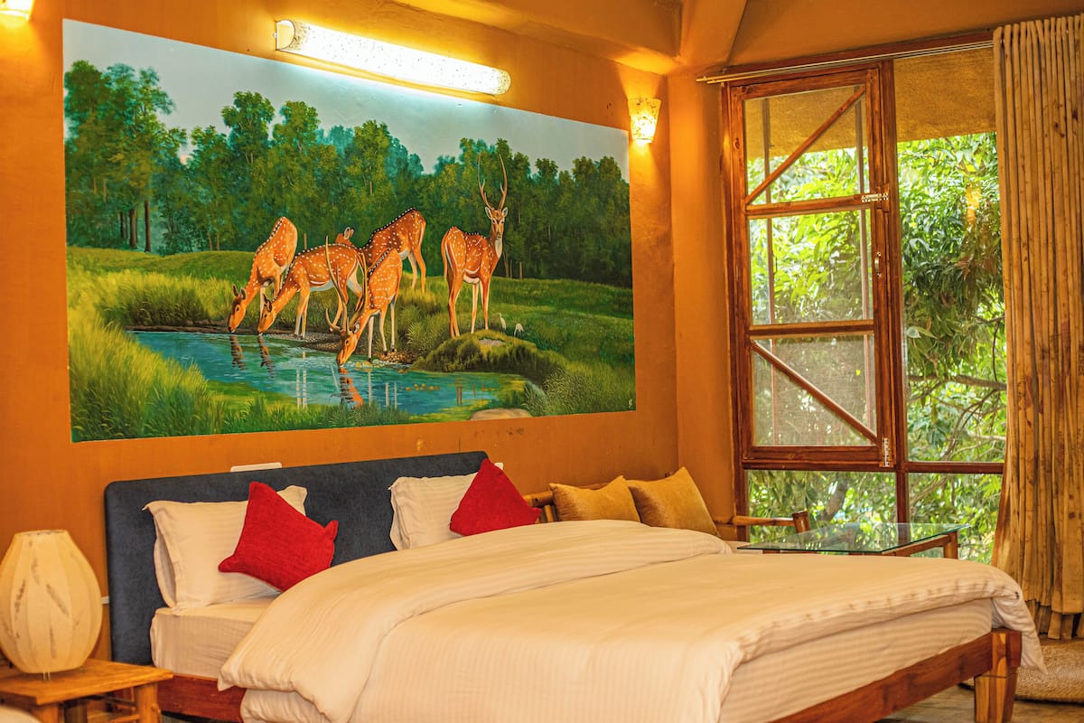 Desk, laptop workspace, free WiFi