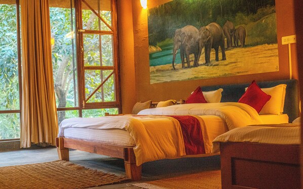 Bureau, espace de travail pour ordinateur portable, Wi-Fi gratuit