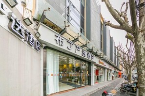 Exterior - Pod Inn Yanxuan Hotel (Shanghai Long-Distance Bus Terminal) (Shanghai)