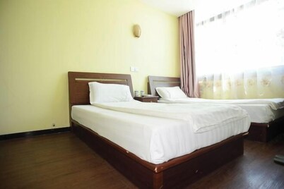 Longyuan Express Hotel