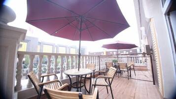 تناول الطعام بالخارج