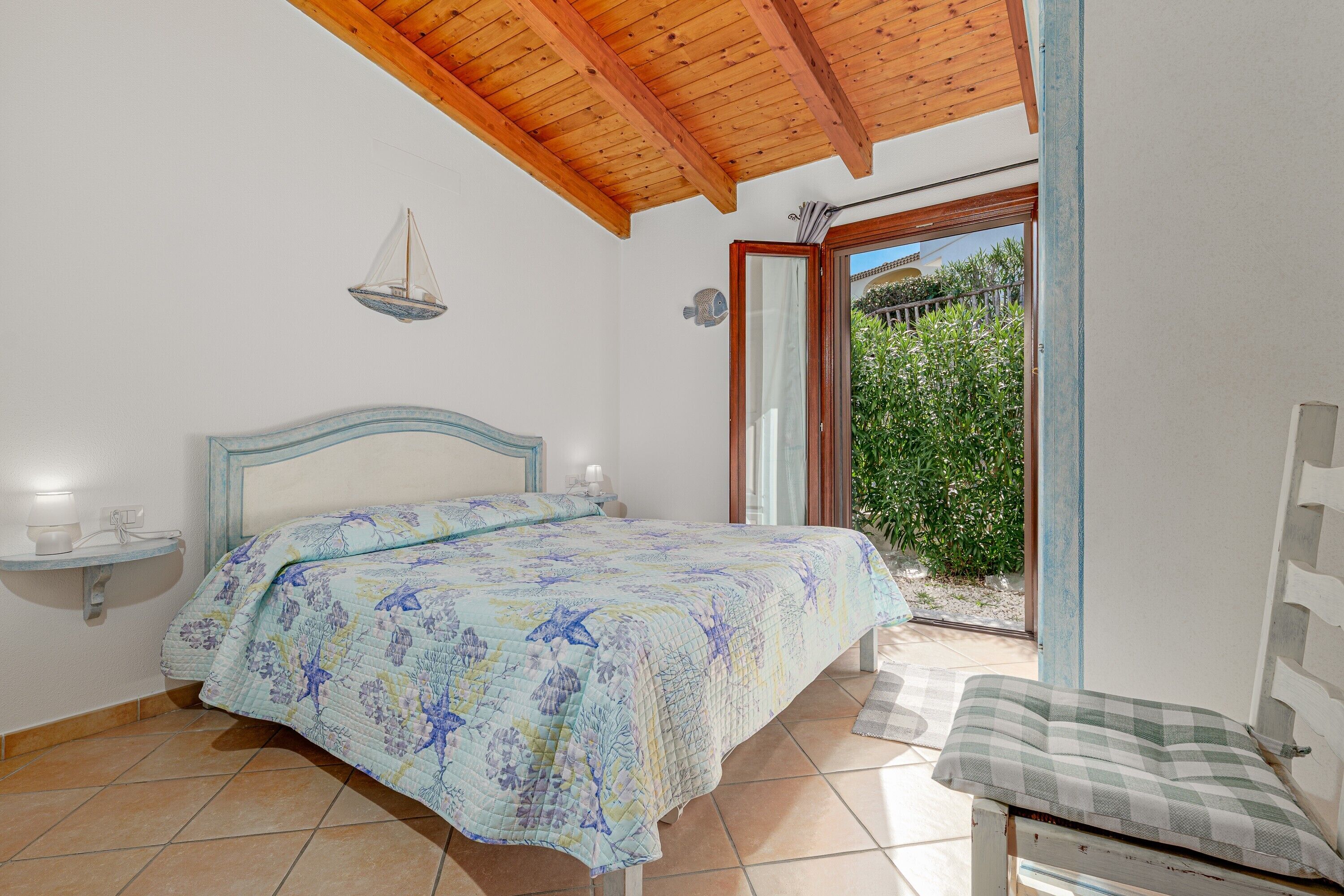 2 bedrooms, bed sheets