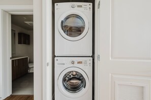 Interior - Blueground | Bellevue, AC, balcony, nr park (Seattle)