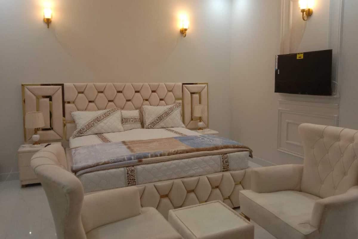 Family Room | Free WiFi