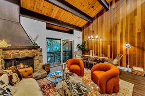 Télévision, cheminée