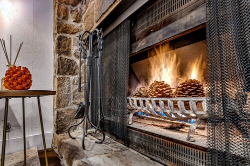 Retro-Chic Tahoe Retreat Near Lake & Trails