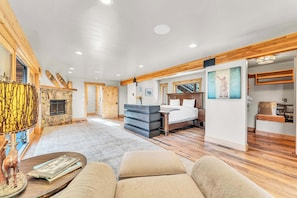 3 bedrooms, desk, WiFi