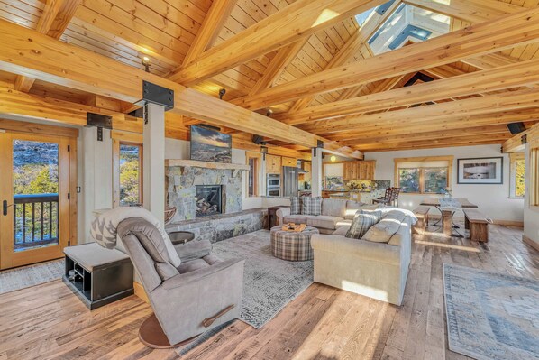TV, fireplace, offices - Stylish Tahoe City Home with Stunning Lake Views (Tahoe City)