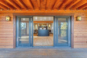 Lobby - Stylish Tahoe City Home with Stunning Lake Views (Tahoe City)