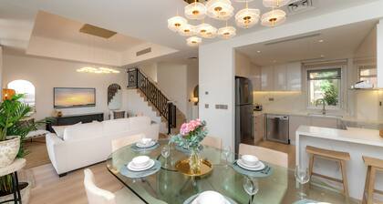 Luxury Arabian Ranches Villa on Pool and Park.