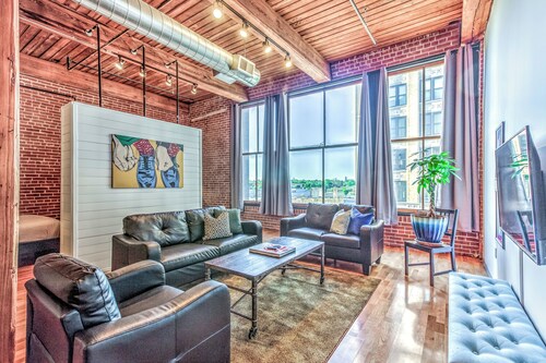 Washington Ave Loft + Sleeps 8 + 24/7 Security