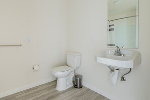 Hair dryer, towels - Blueground | Berkeley, AC, w/d, nr UC Theatre (East Bay)