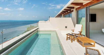 Artila Isla Mujeres: Luxury Roof Apt with Private Pool and Caribbean View