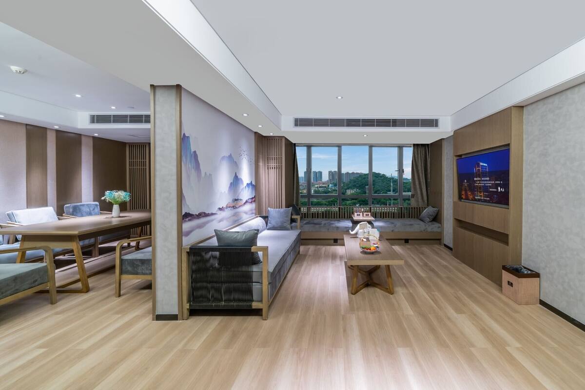 ห้องเอ็กเซกคิวทีฟสวีท, วิวเมือง | เครื่องนอนระดับพ  รีเมียม, ผ้านวมขนเป็ด, มินิบาร์ฟรีบางอย่าง, โต๊ะทำงาน