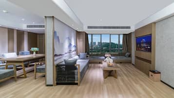 Executive Suite, City View | Premium bedding, down duvets, free minibar items, desk