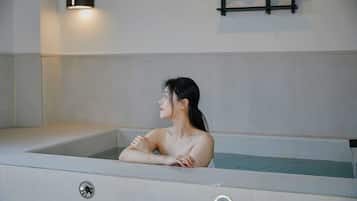 Private spa tub