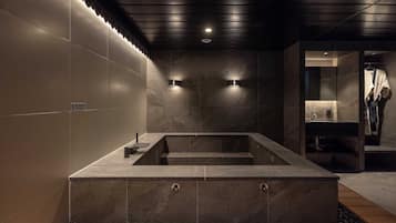 Private spa tub
