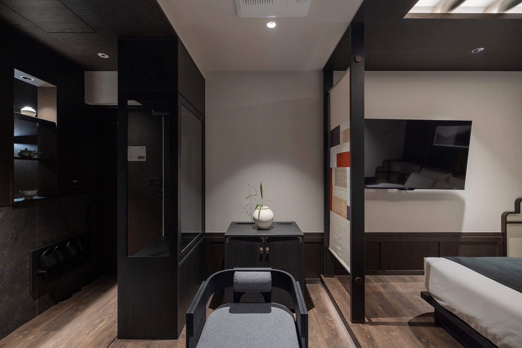 Escritorio y espacio para trabajar con laptop 