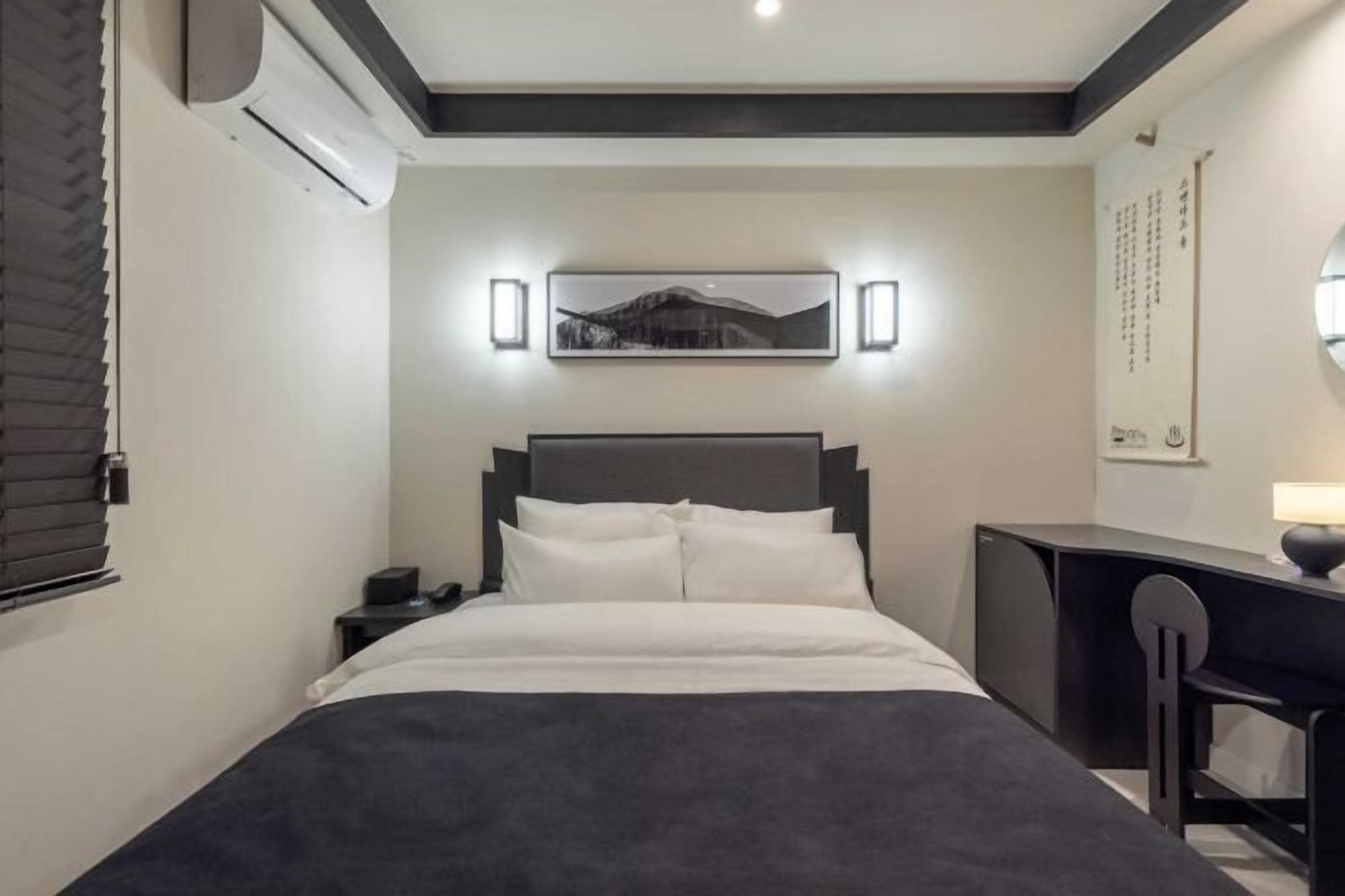 Bureau, espace de travail pour ordinateur portable