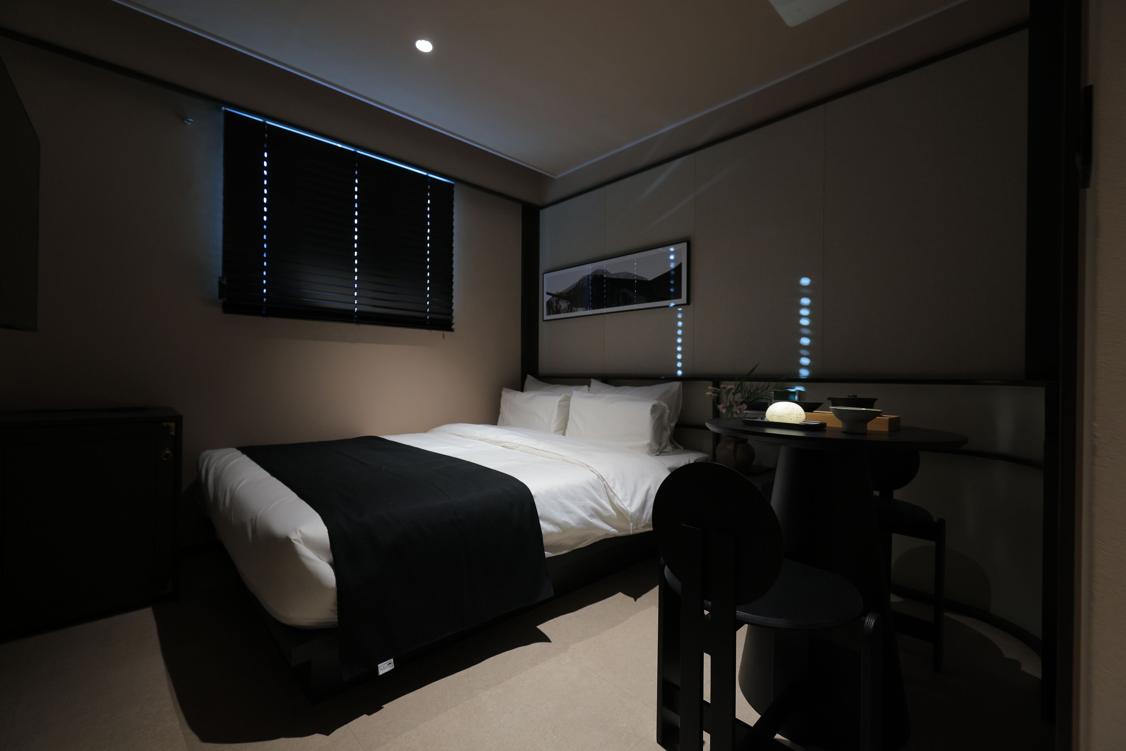 Phòng Deluxe | Bàn, khu vực làm việc phù hợp cho laptop, phòng cách âm 