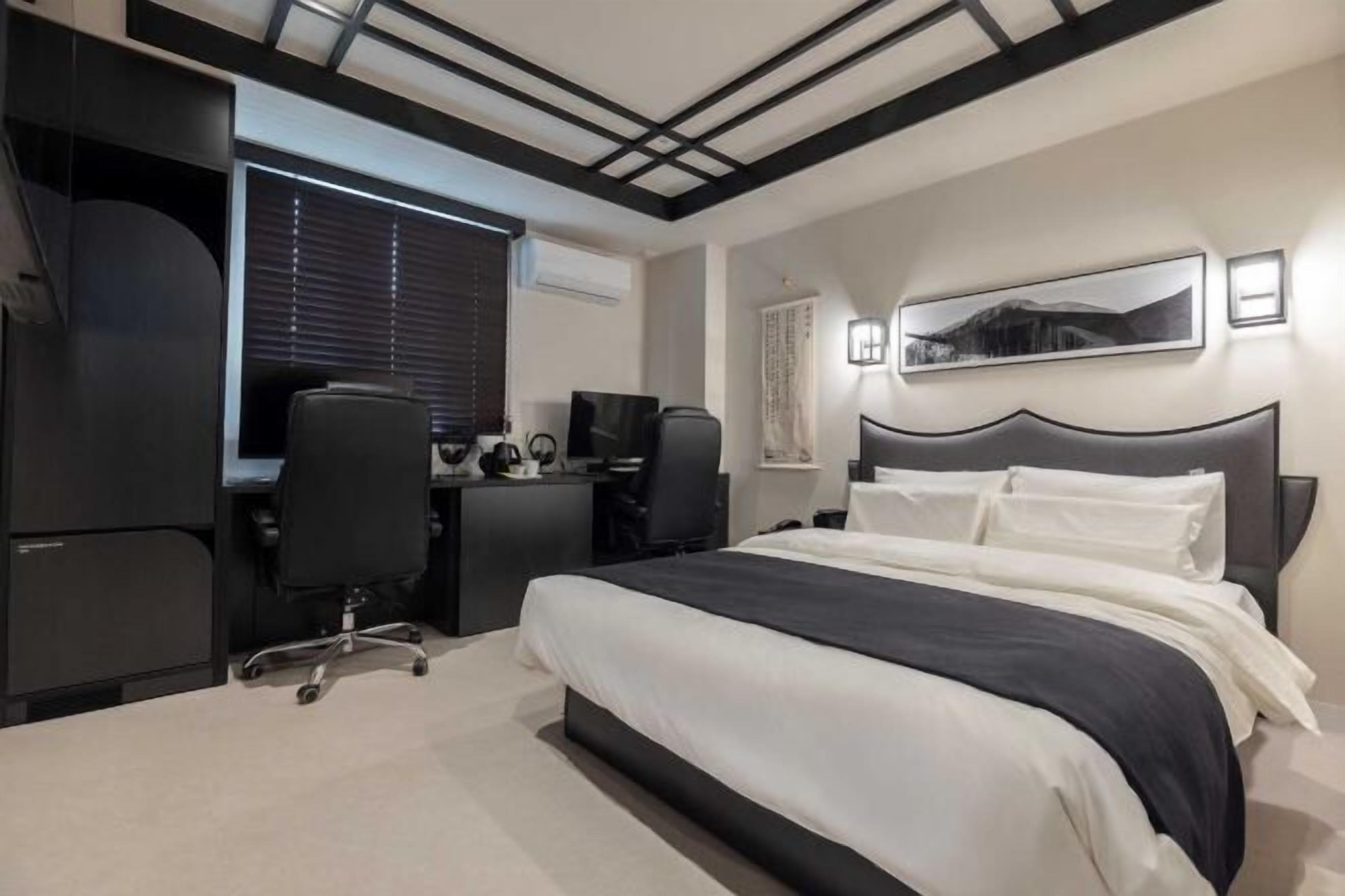 Bureau, espace de travail pour ordinateur portable