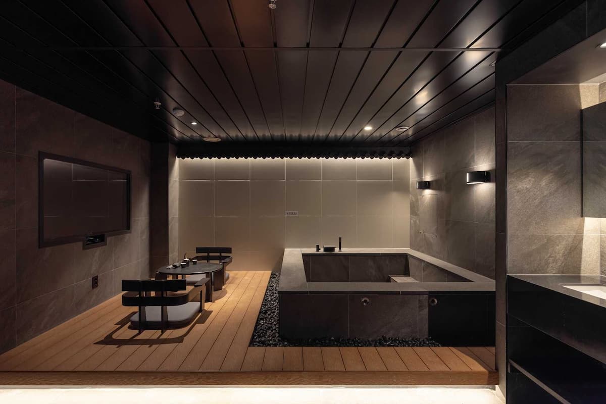 Private spa tub