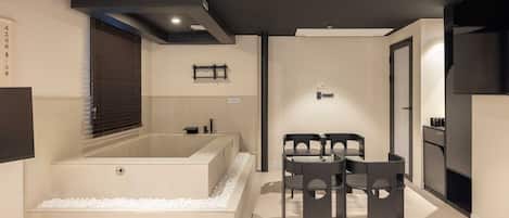 Signature spa (A) | Individually decorated, desk, laptop workspace, soundproofing