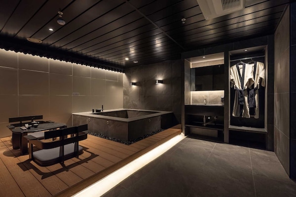 Private spa tub