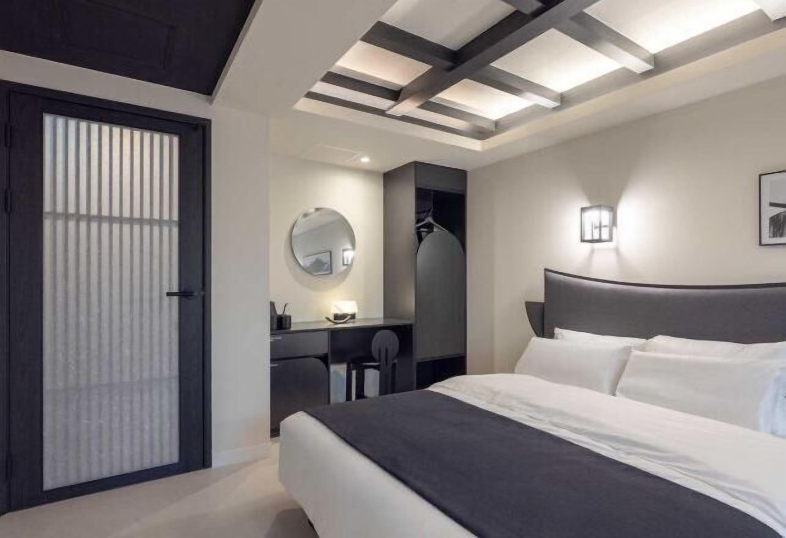 Bureau, espace de travail pour ordinateur portable