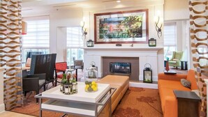 Living area - Wyndham Garden NEW Orleans Airport (Kenner)