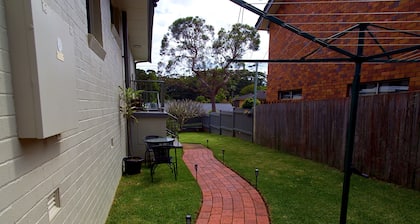 Sweet cosy one bedroom unit in Port Macquarie, 5 mins walk from Flynns Beach!