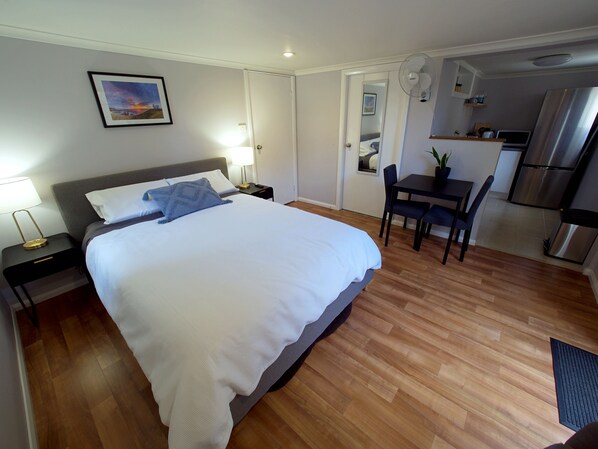 1 chambre, fer et planche à repasser, Wi-Fi, draps fournis