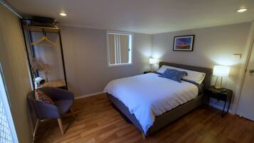 1 habitación, tabla de planchar con plancha, wifi y ropa de cama