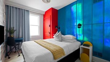 3 bedrooms, desk, iron/ironing board, travel cot