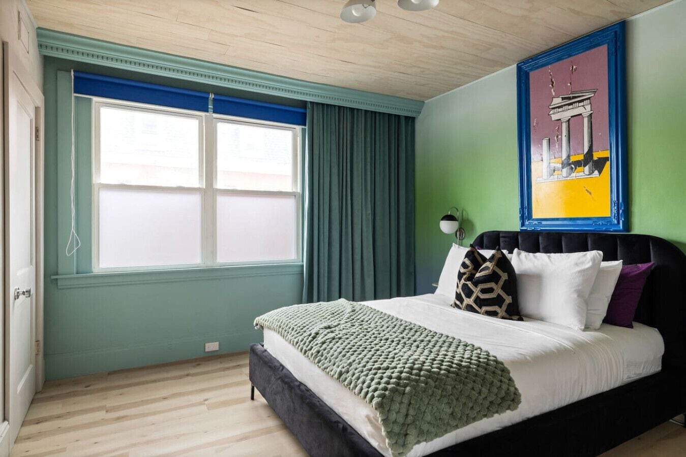 3 Schlafzimmer, Schreibtisch, Bügeleisen/Bügelbrett, Reisekinderbett