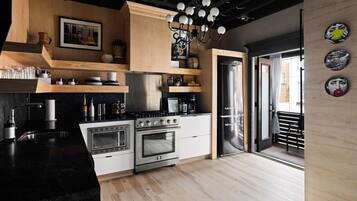 Refrigerador, microondas, horno y parrilla de estufa